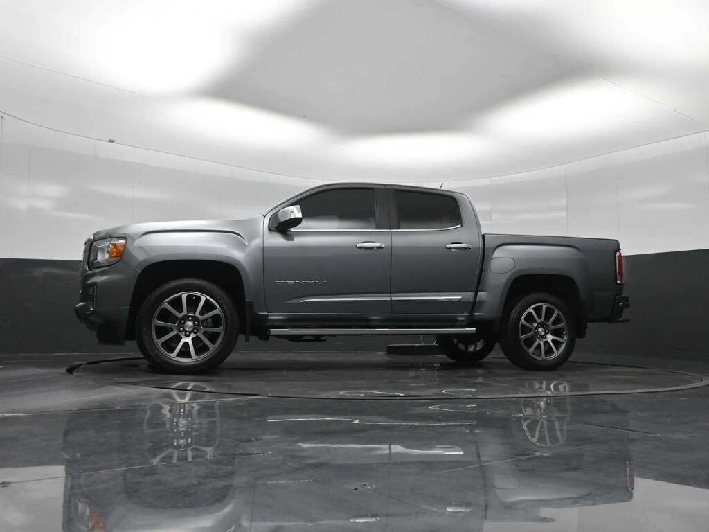 2022 GMC Canyon 4WD Crew Cab Short Box Denali