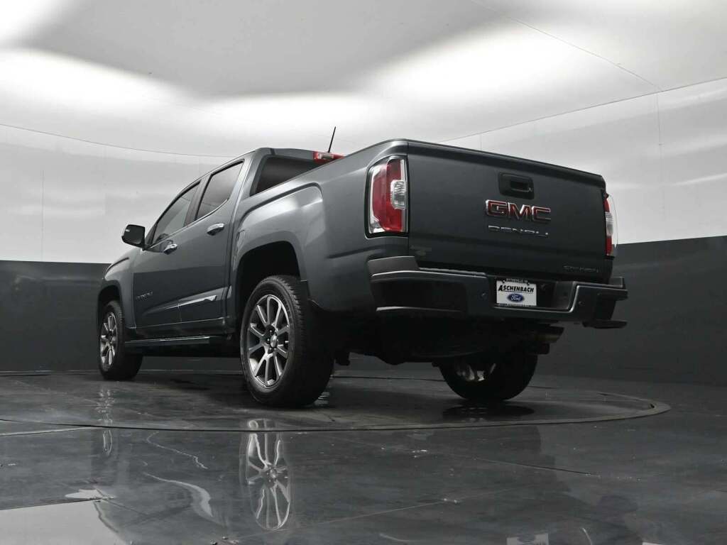 2022 GMC Canyon 4WD Crew Cab Short Box Denali