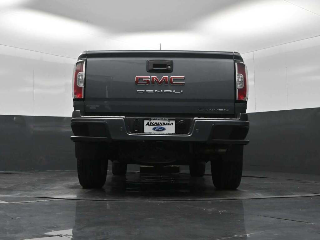 2022 GMC Canyon 4WD Crew Cab Short Box Denali