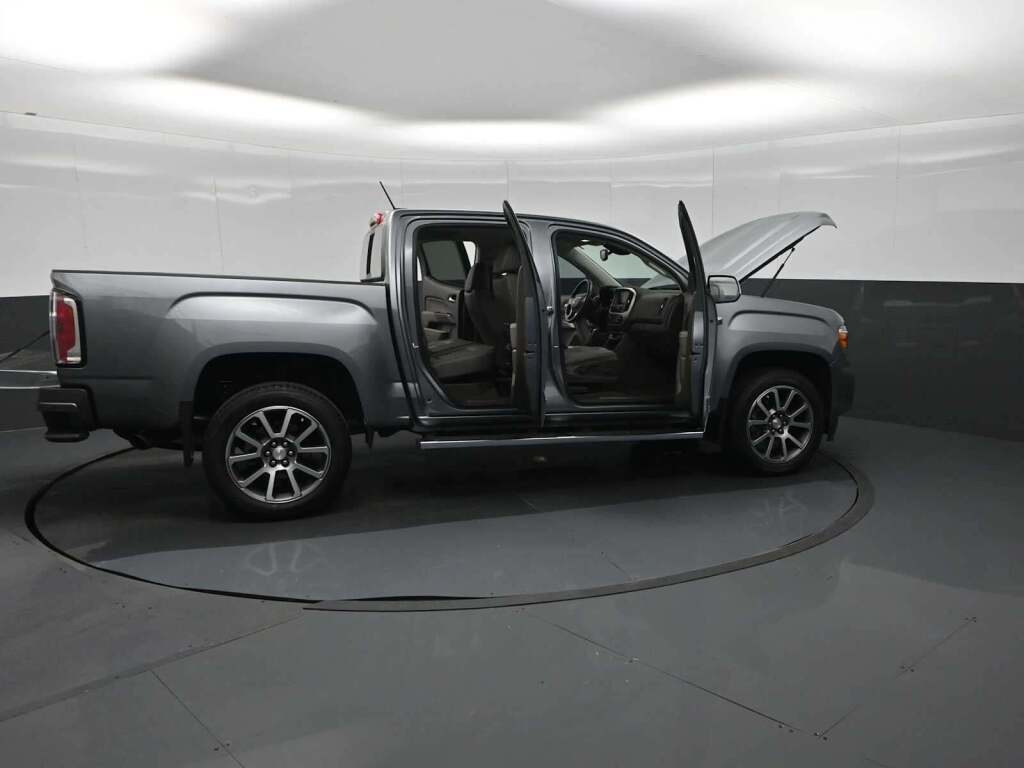 2022 GMC Canyon 4WD Crew Cab Short Box Denali
