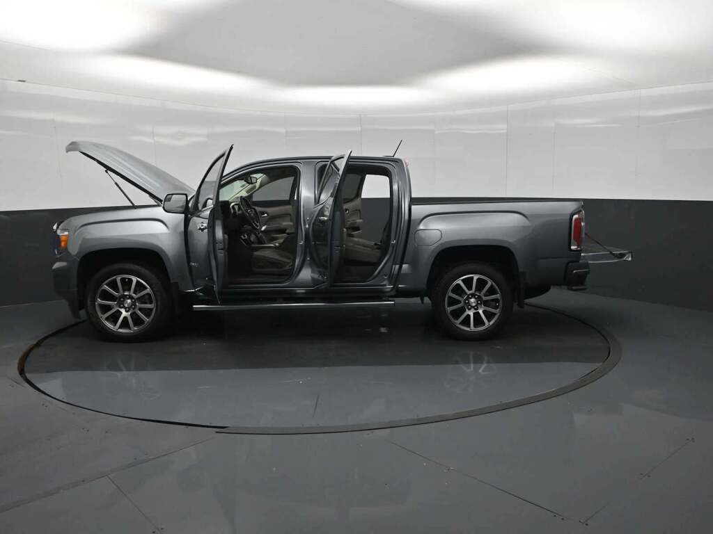 2022 GMC Canyon 4WD Crew Cab Short Box Denali