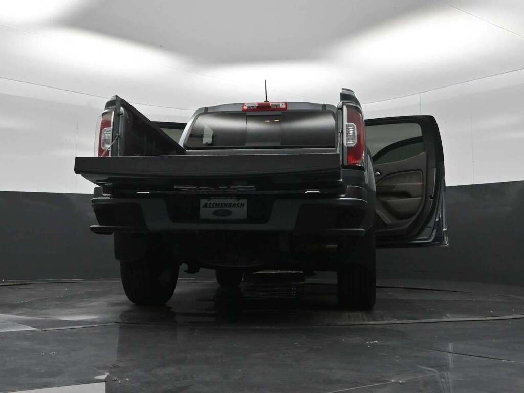 2022 GMC Canyon 4WD Crew Cab Short Box Denali