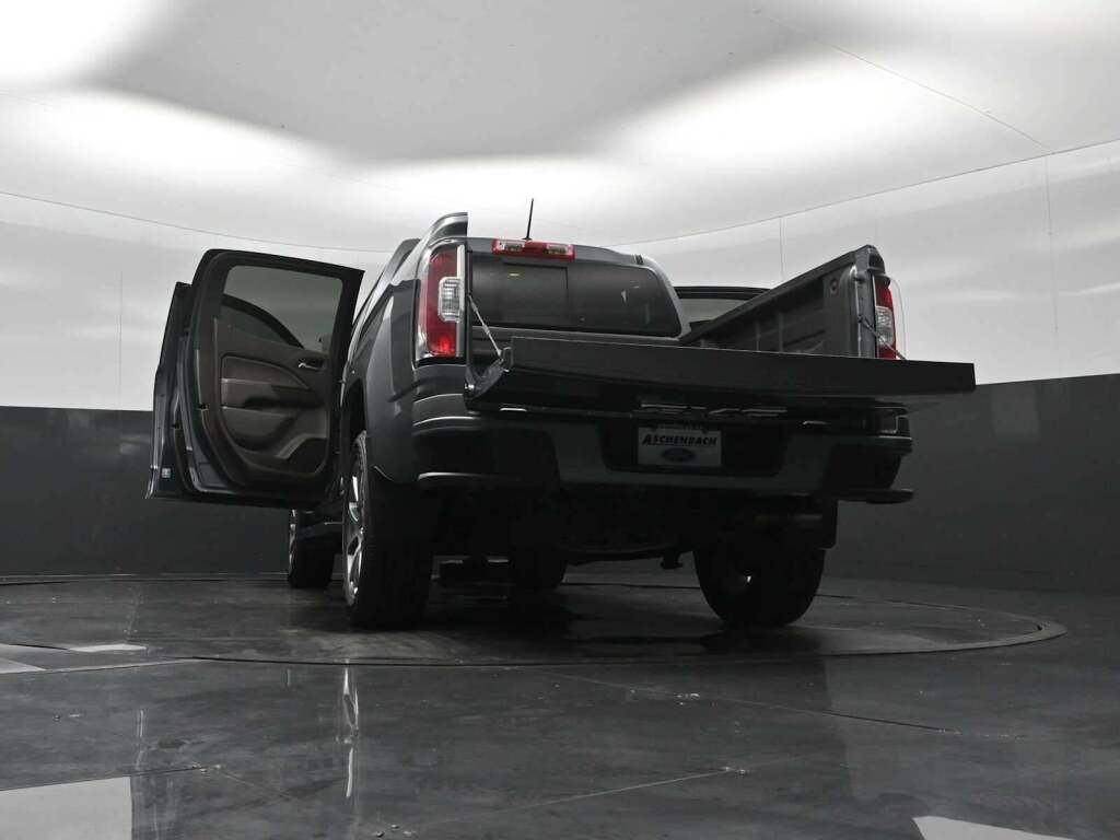 2022 GMC Canyon 4WD Crew Cab Short Box Denali