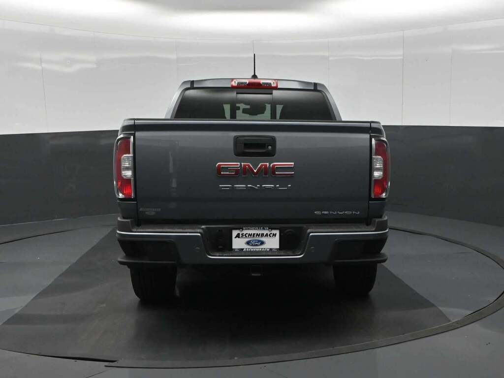 2022 GMC Canyon 4WD Crew Cab Short Box Denali