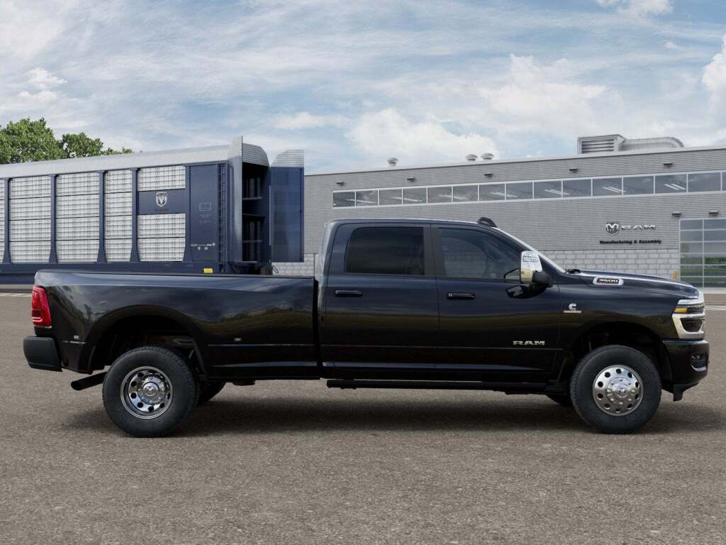 2026 Ram 3500 Laramie Crew Cab 4x4 8' Box
