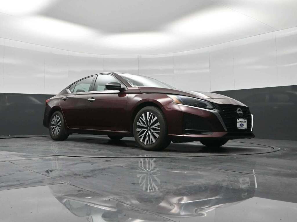 2024 Nissan Altima SV FWD