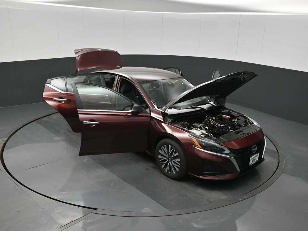 2024 Nissan Altima SV FWD
