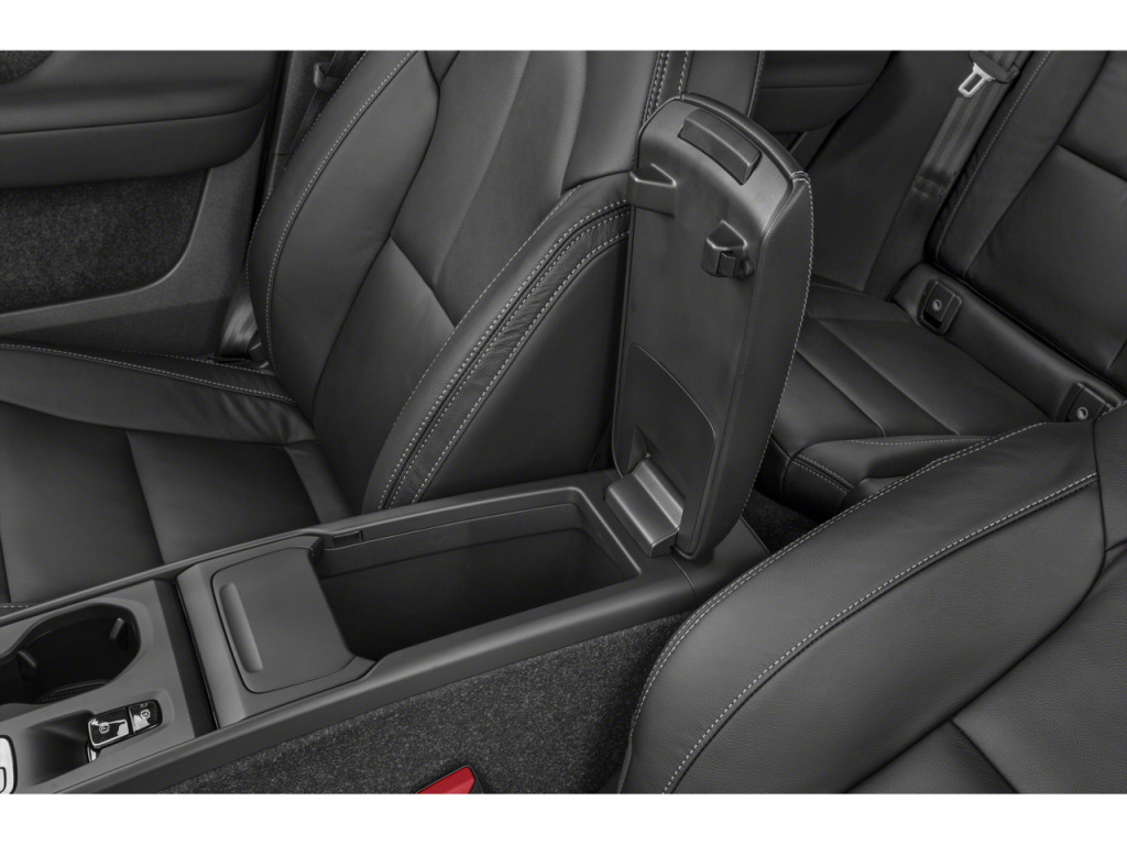 2023 Volvo XC40 B4 Ultimate Dark Theme