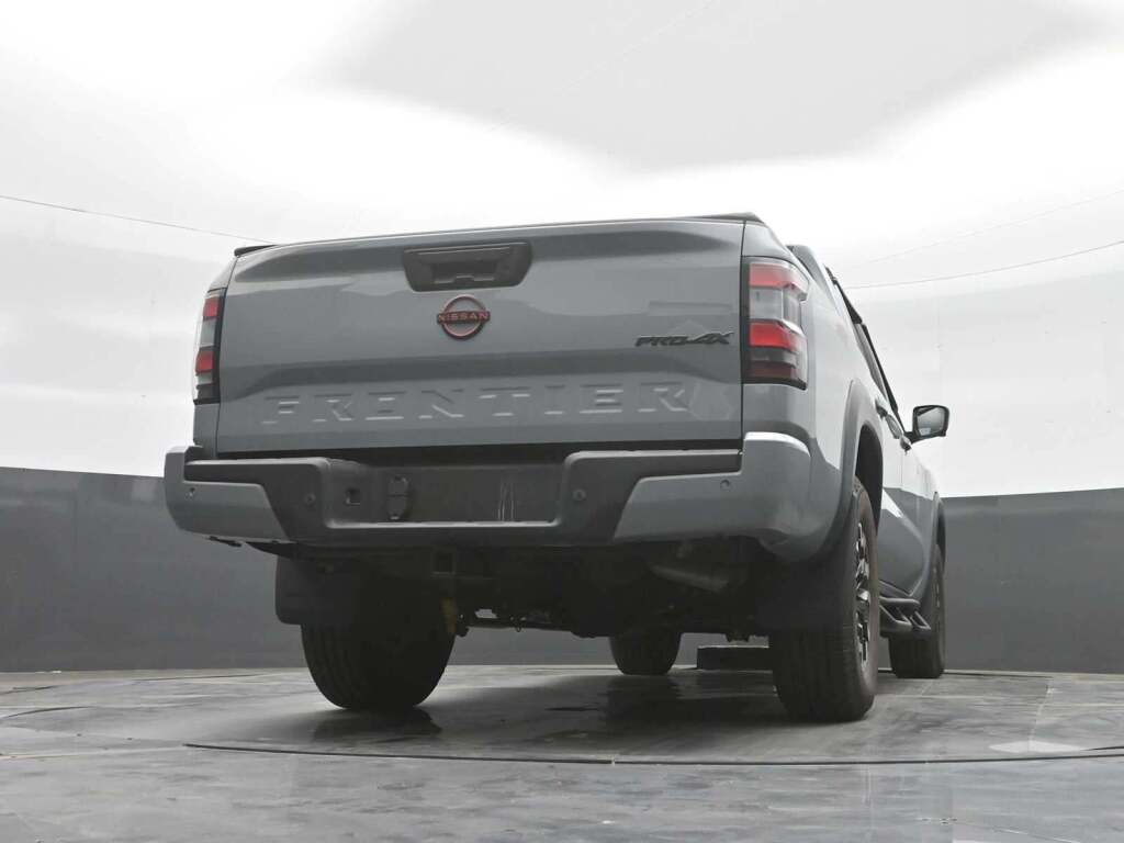 2023 Nissan Frontier Crew Cab PRO-4X 4x4