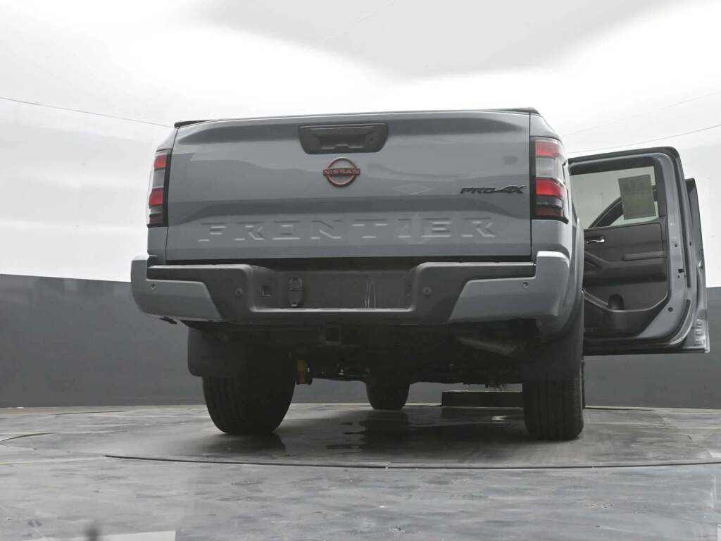 2023 Nissan Frontier Crew Cab PRO-4X 4x4