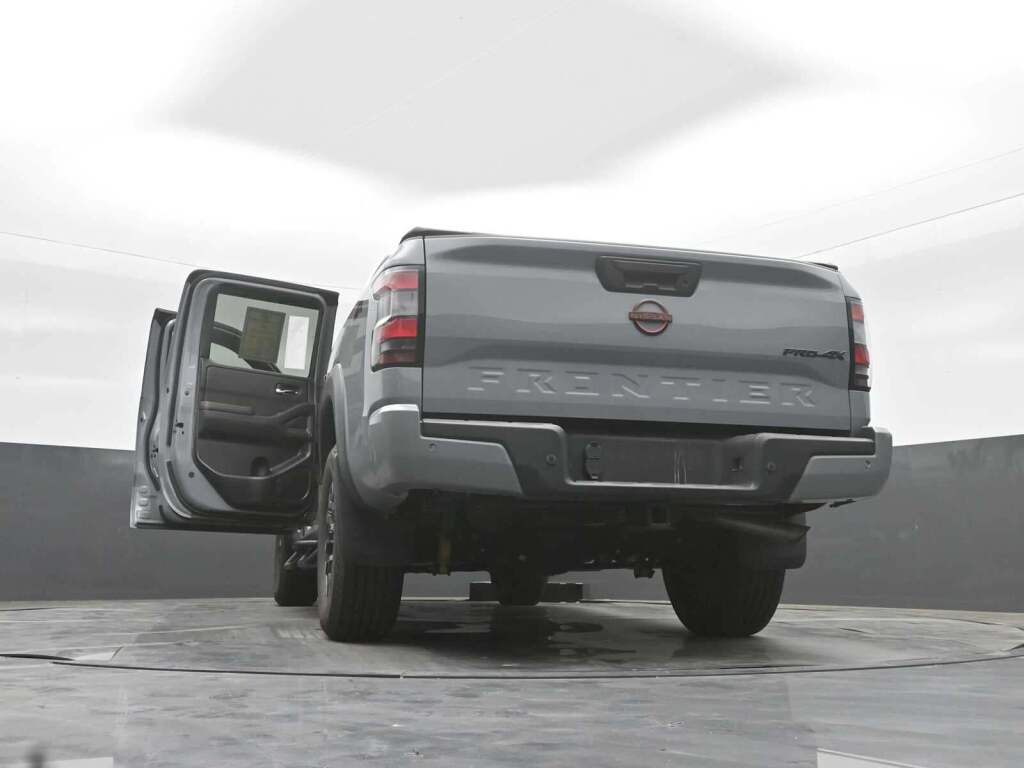 2023 Nissan Frontier Crew Cab PRO-4X 4x4