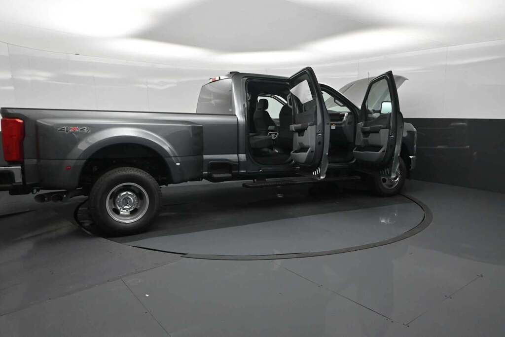 2026 Ford F-350 Super Duty XLT
