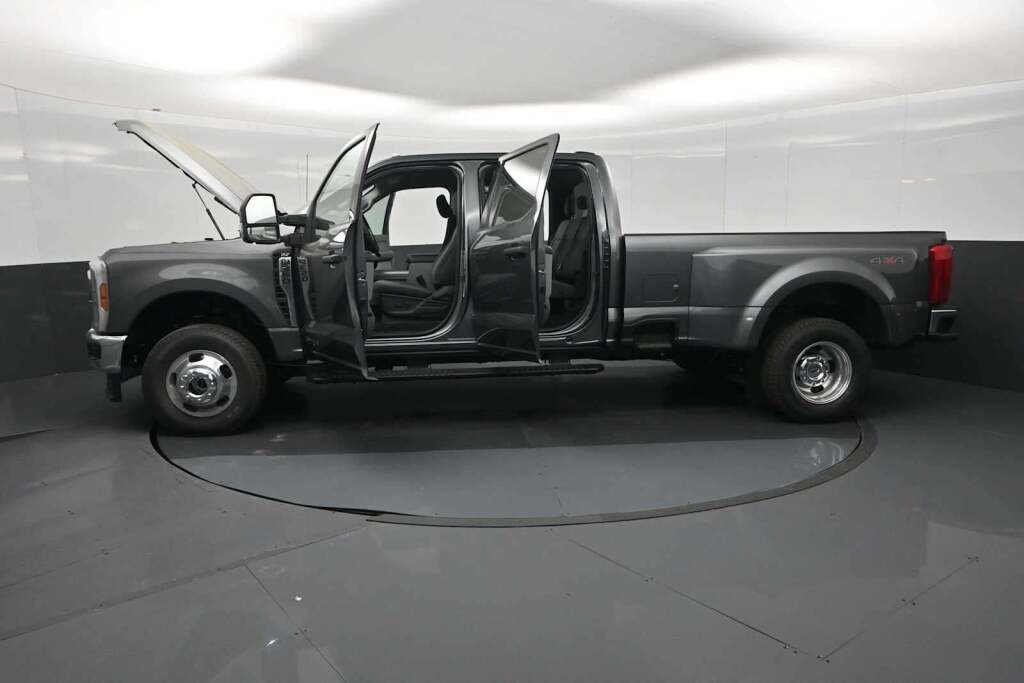 2026 Ford F-350 Super Duty XLT