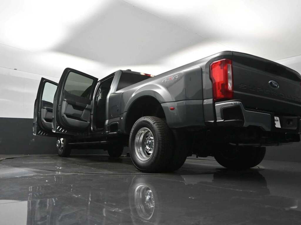 2026 Ford F-350 Super Duty XLT
