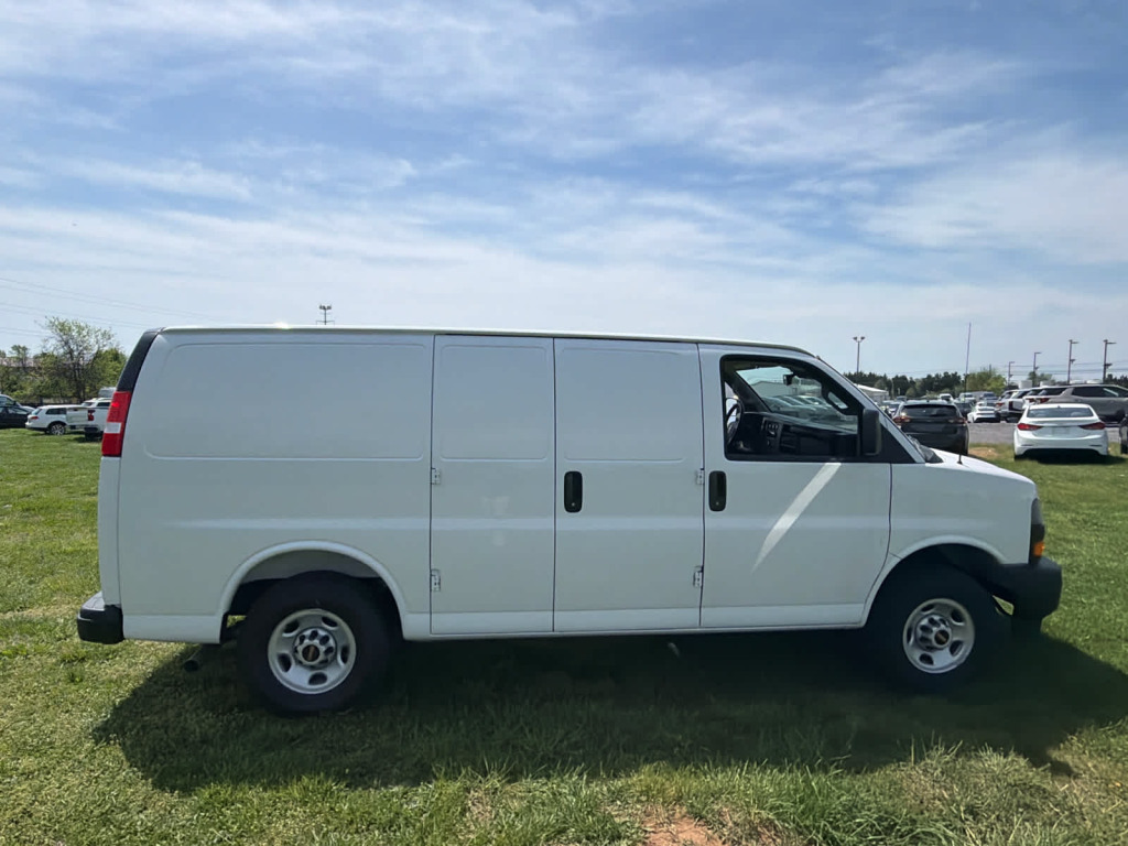 2025 GMC Savana Cargo RWD 2500 Regular Wheelbase Work Van