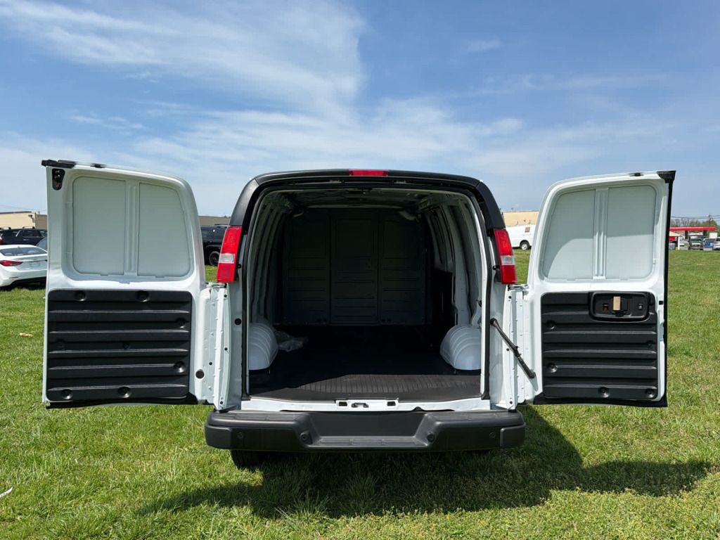 2025 GMC Savana Cargo RWD 2500 Regular Wheelbase Work Van