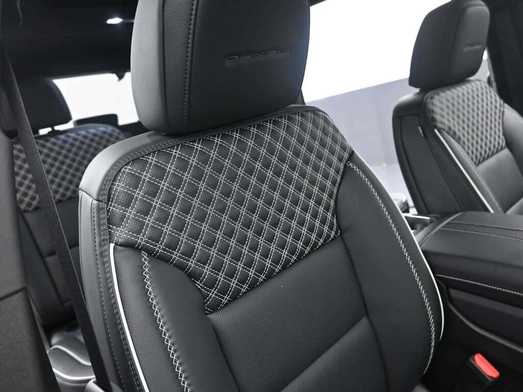 2026 GMC Acadia Denali AWD