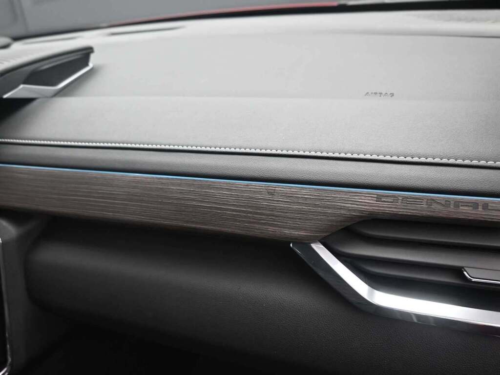 2026 GMC Acadia Denali AWD