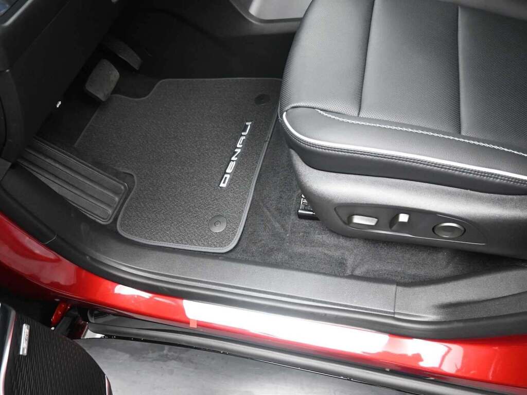 2026 GMC Acadia Denali AWD
