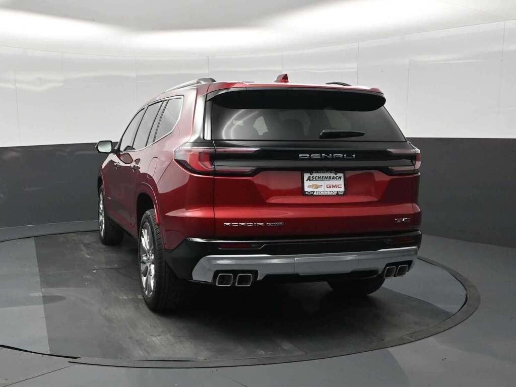 2026 GMC Acadia Denali AWD