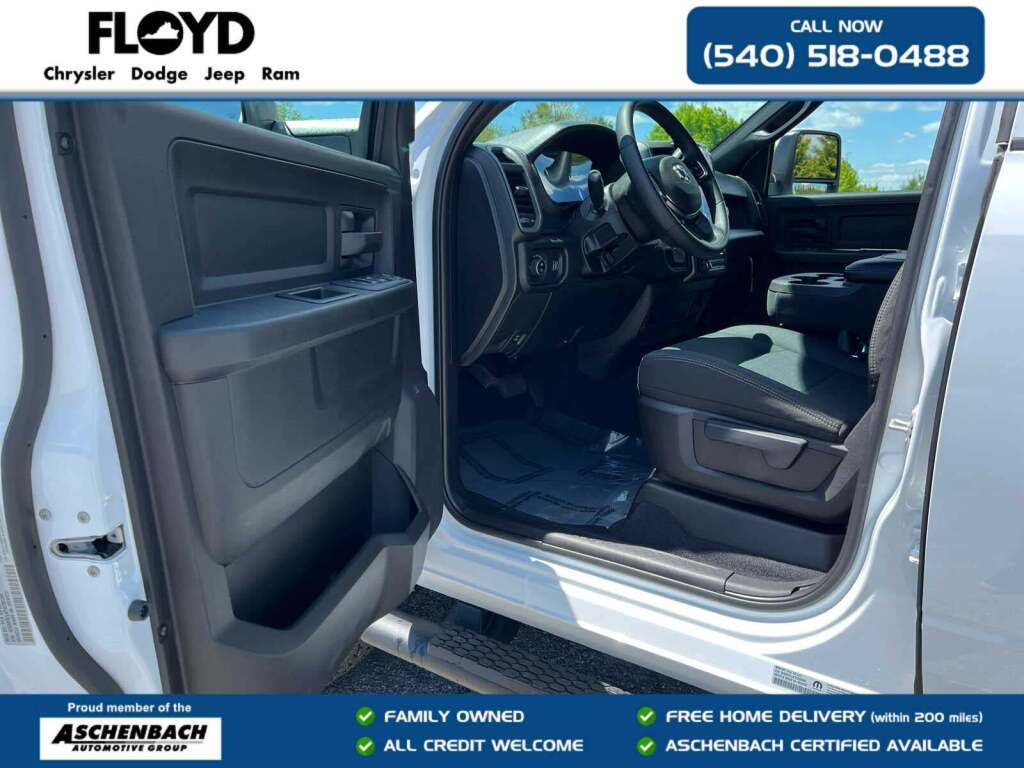 2026 Ram 3500 Tradesman Crew Cab 4x4 6'4" Box