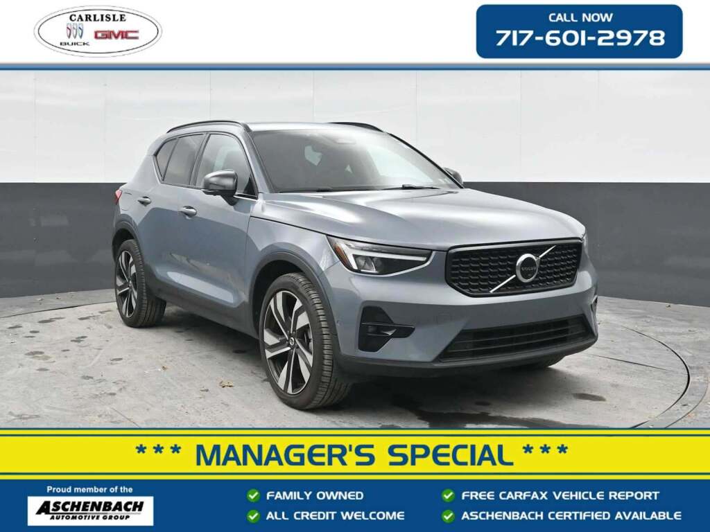 2023 Volvo XC40 B5 Plus Dark Theme