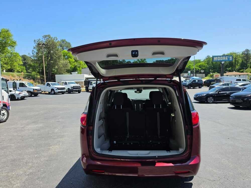 2023 Chrysler Voyager LX
