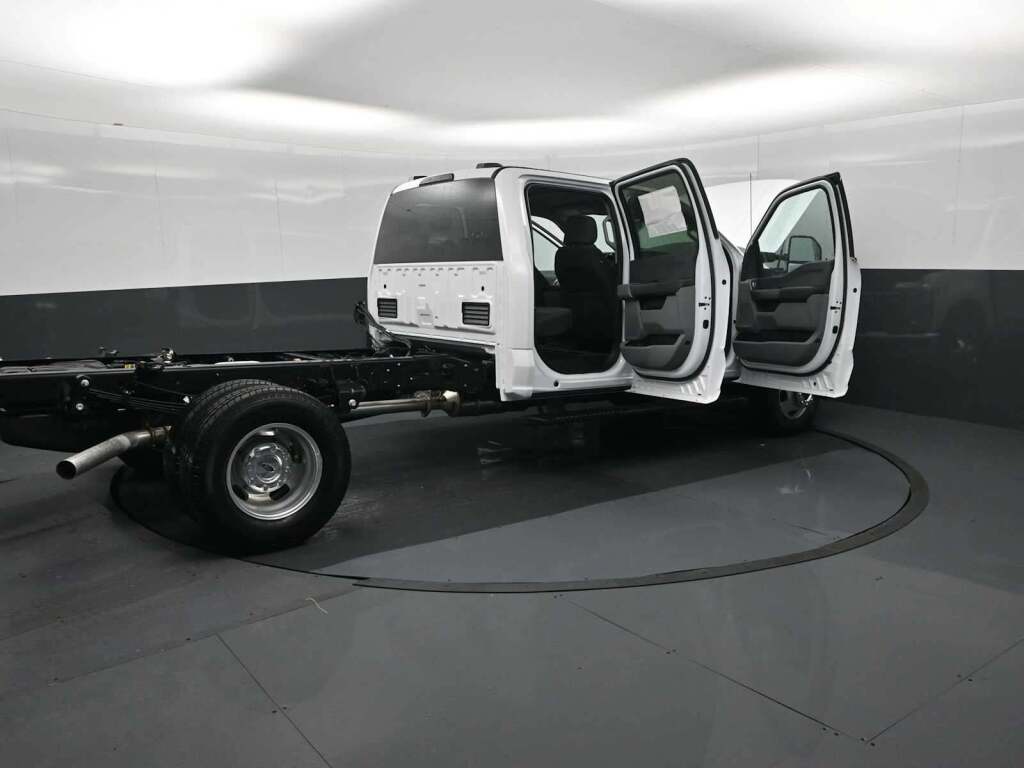 2026 Ford F-350 Chassis XLT