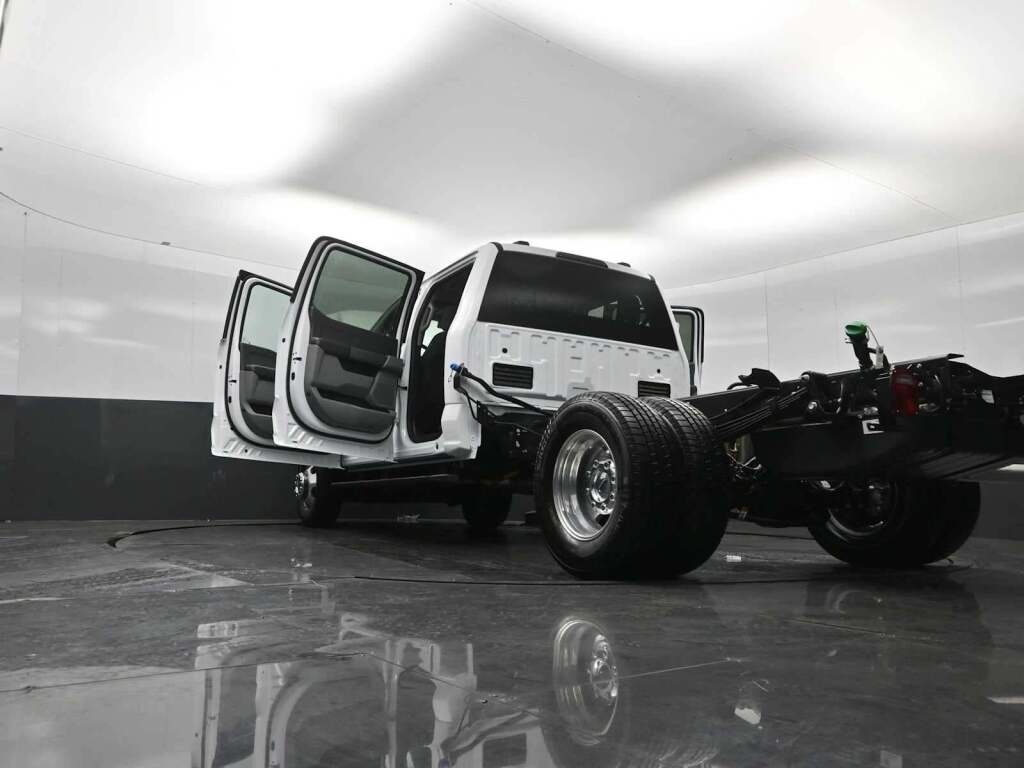 2026 Ford F-350 Chassis XLT
