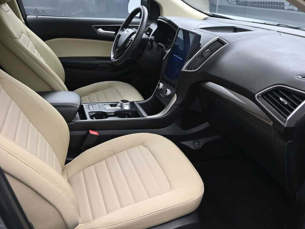 2023 Ford Edge SE