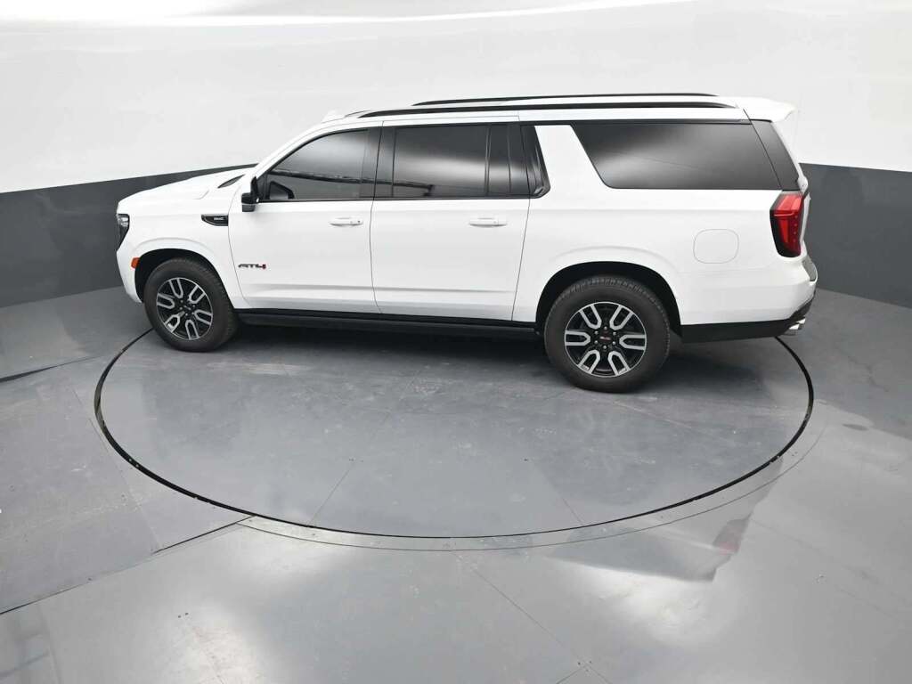 2022 GMC Yukon XL 4WD AT4