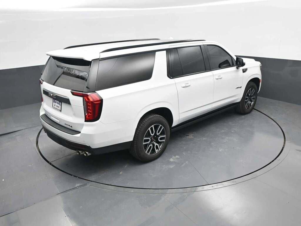 2022 GMC Yukon XL 4WD AT4