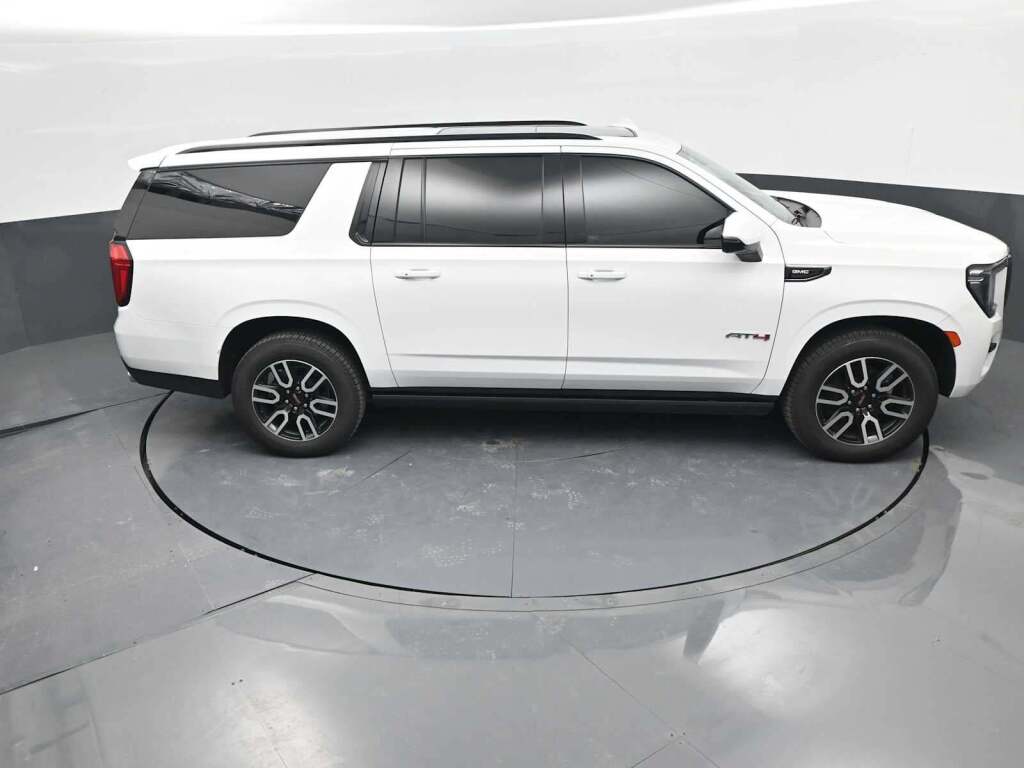 2022 GMC Yukon XL 4WD AT4