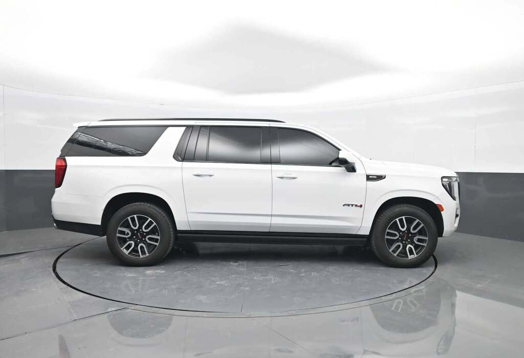 2022 GMC Yukon XL 4WD AT4