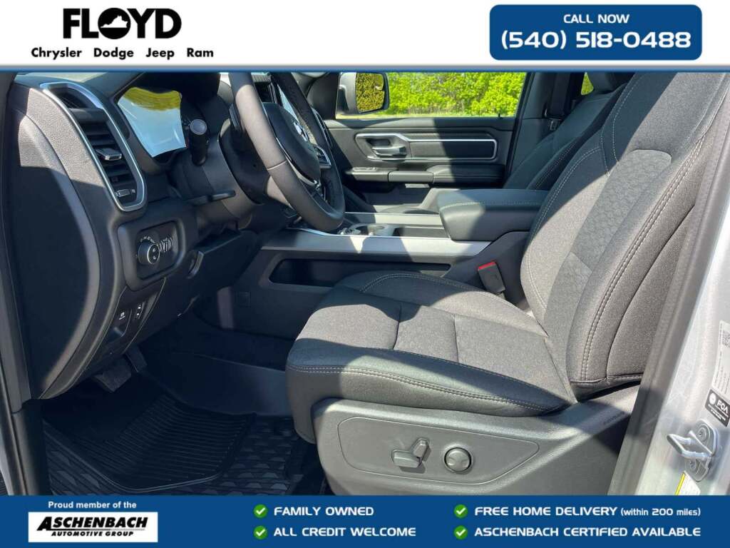 2026 Ram 1500 Big Horn Crew Cab 4x4 5'7" Box