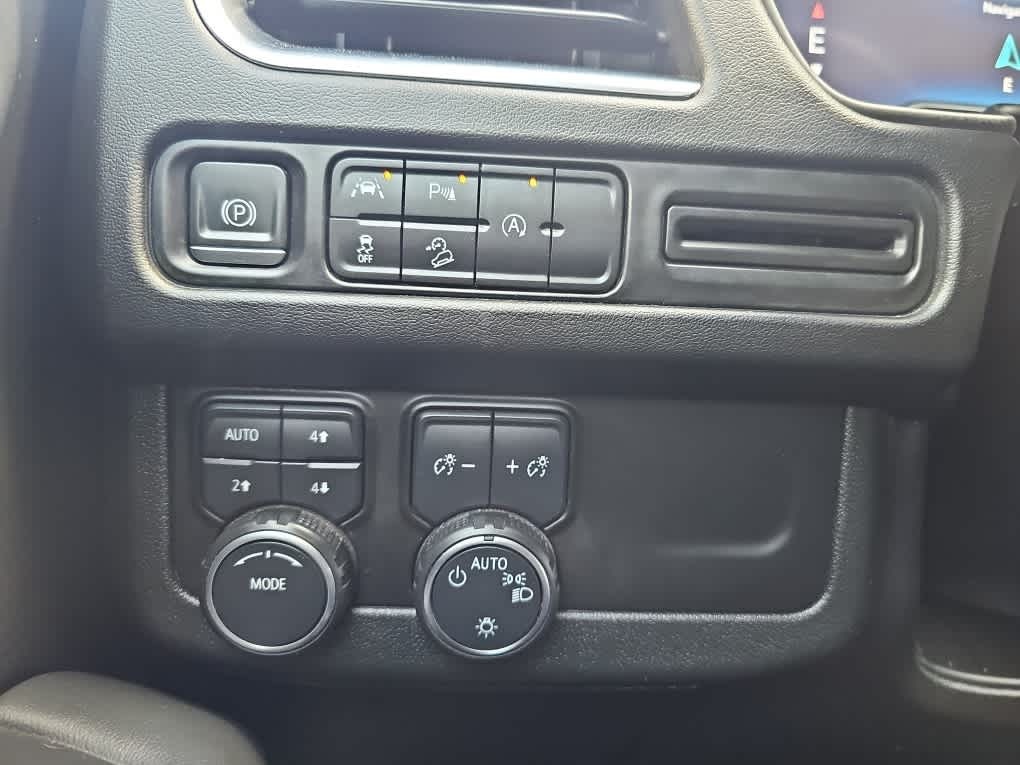 2023 Chevrolet Suburban 4WD Premier