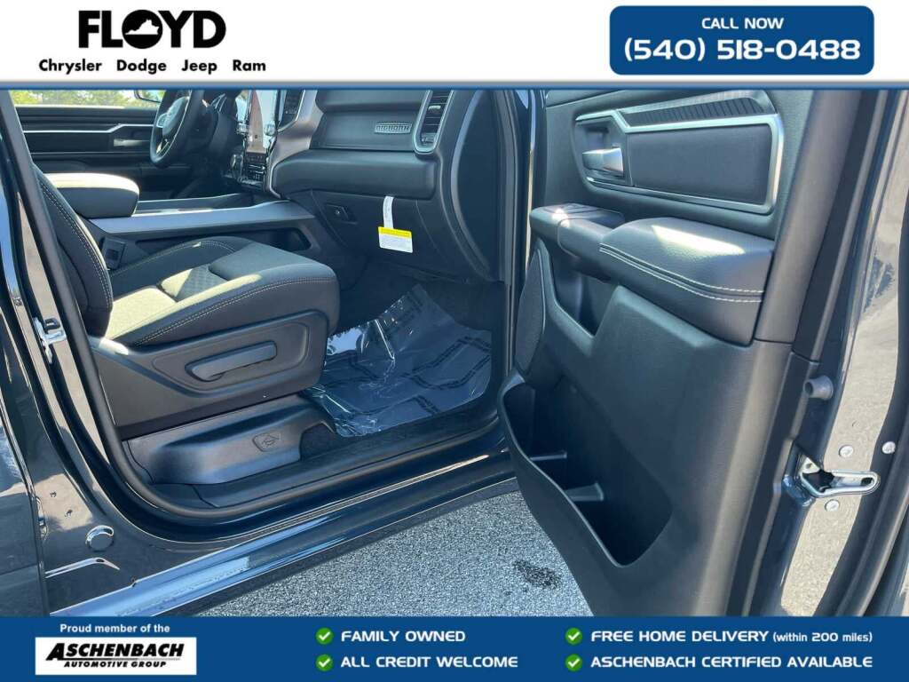 2026 Ram 1500 Big Horn Crew Cab 4x4 5'7" Box