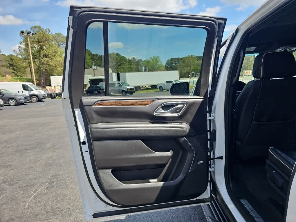 2023 Chevrolet Suburban 4WD Premier