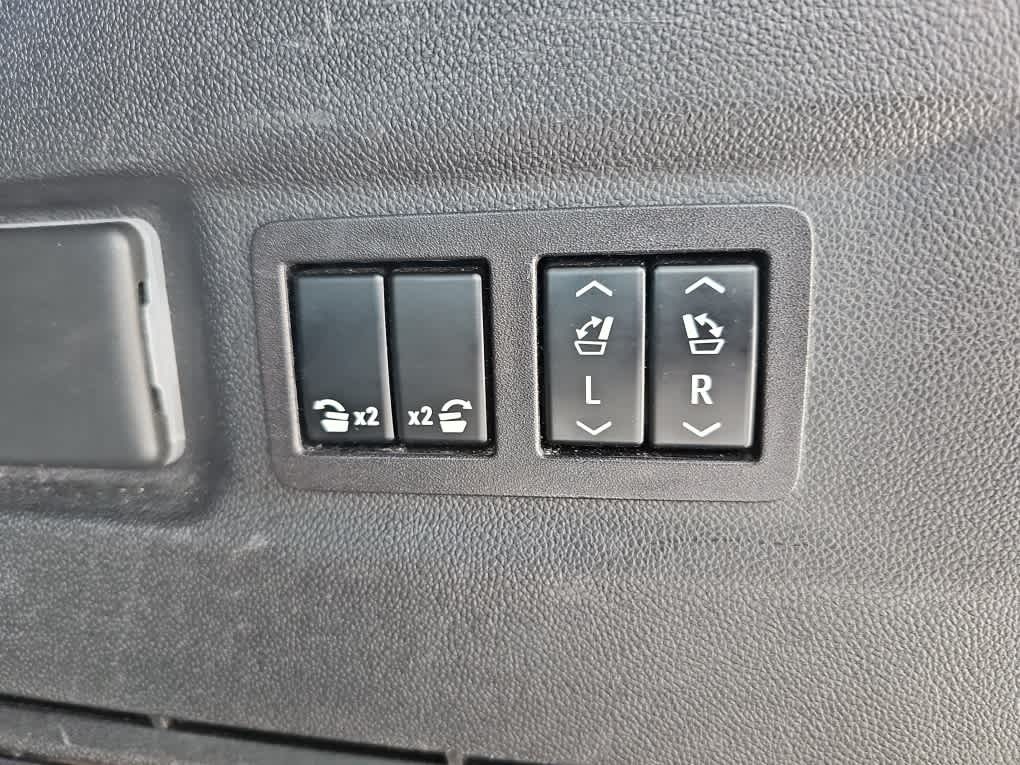 2023 Chevrolet Suburban 4WD Premier