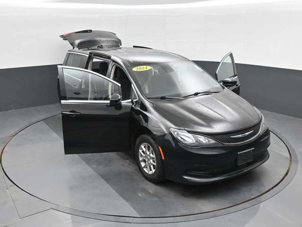 2024 Chrysler Voyager
