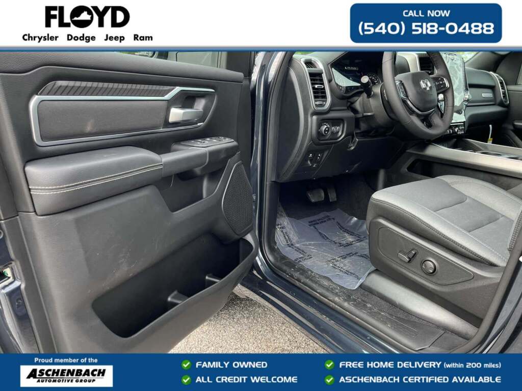 2026 Ram 1500 Big Horn Crew Cab 4x4 5'7" Box