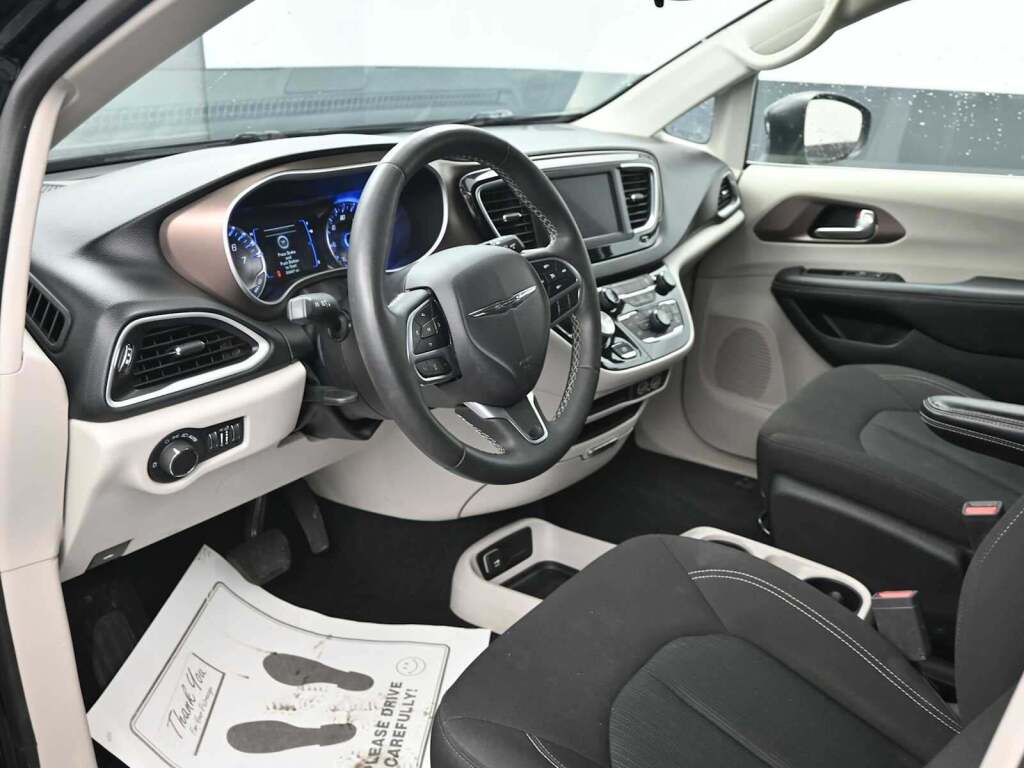 2024 Chrysler Voyager LX