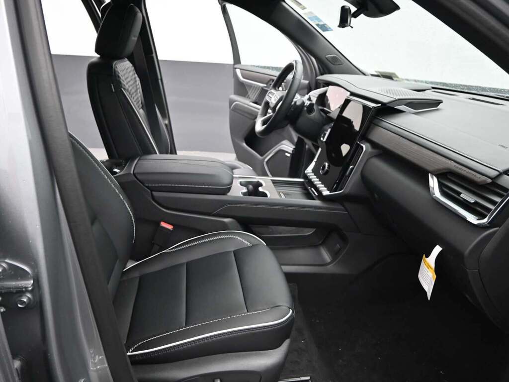 2026 GMC Acadia Denali AWD