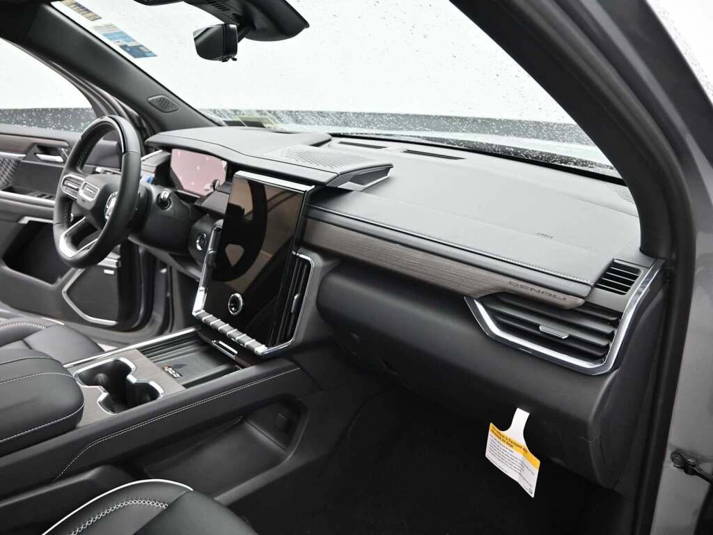 2026 GMC Acadia Denali AWD