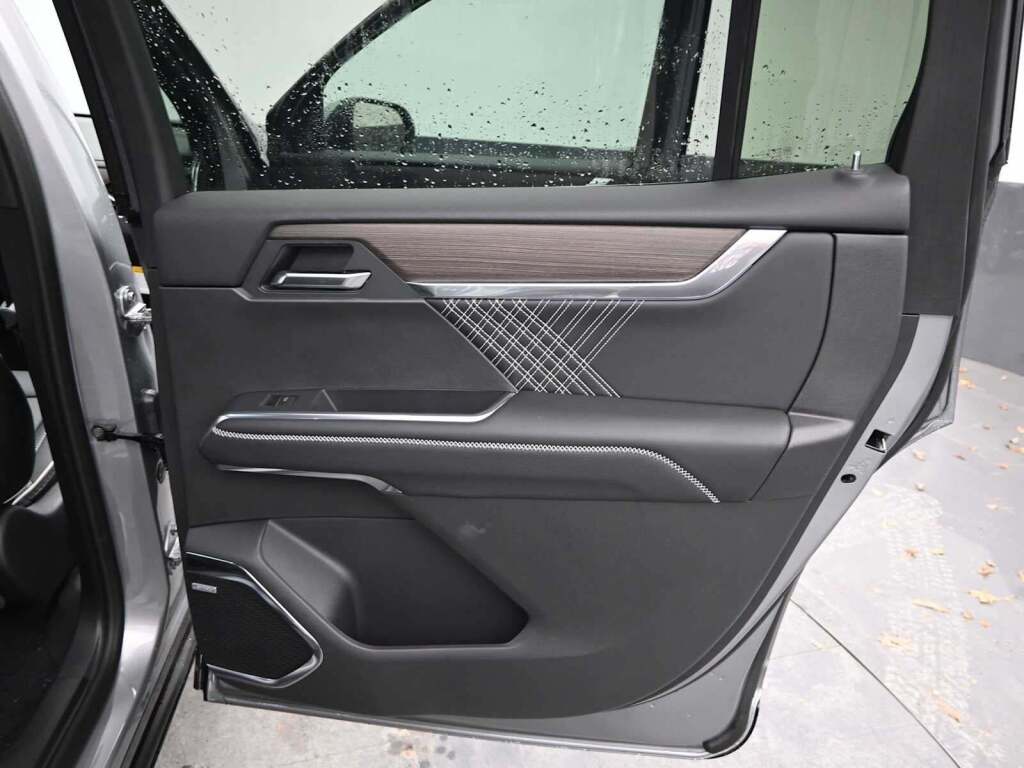 2026 GMC Acadia Denali AWD