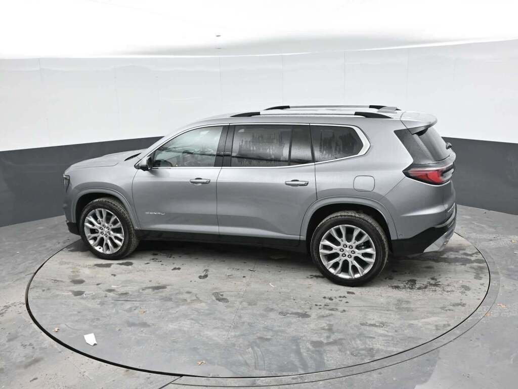 2026 GMC Acadia Denali AWD