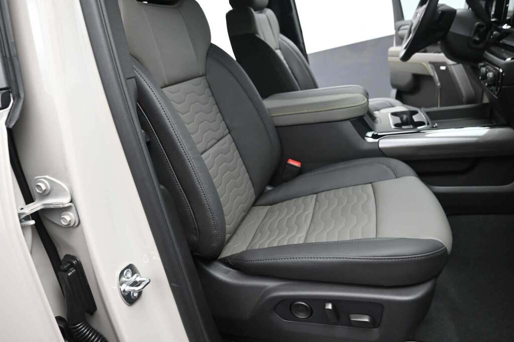 2026 Chevrolet Silverado 2500HD Crew Cab, Standard Bed, XR2, 4WD