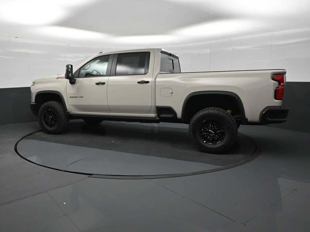 2026 Chevrolet Silverado 2500HD Crew Cab, Standard Bed, XR2, 4WD