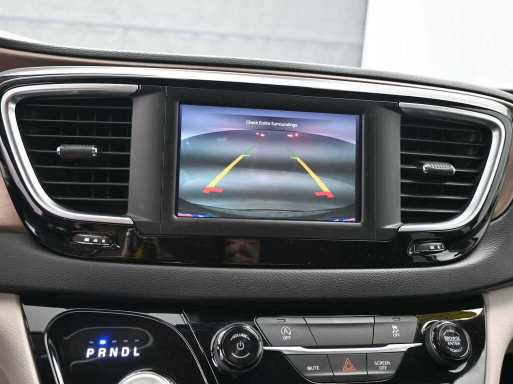 2024 Chrysler Voyager LX