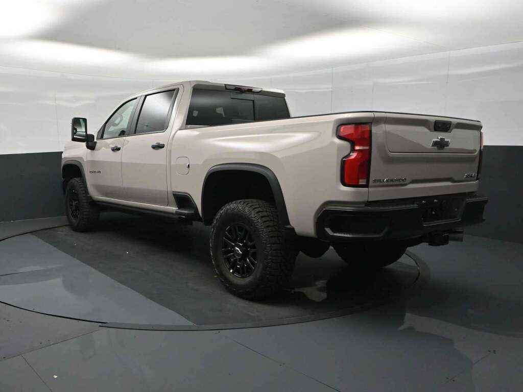 2026 Chevrolet Silverado 2500HD Crew Cab, Standard Bed, XR2, 4WD